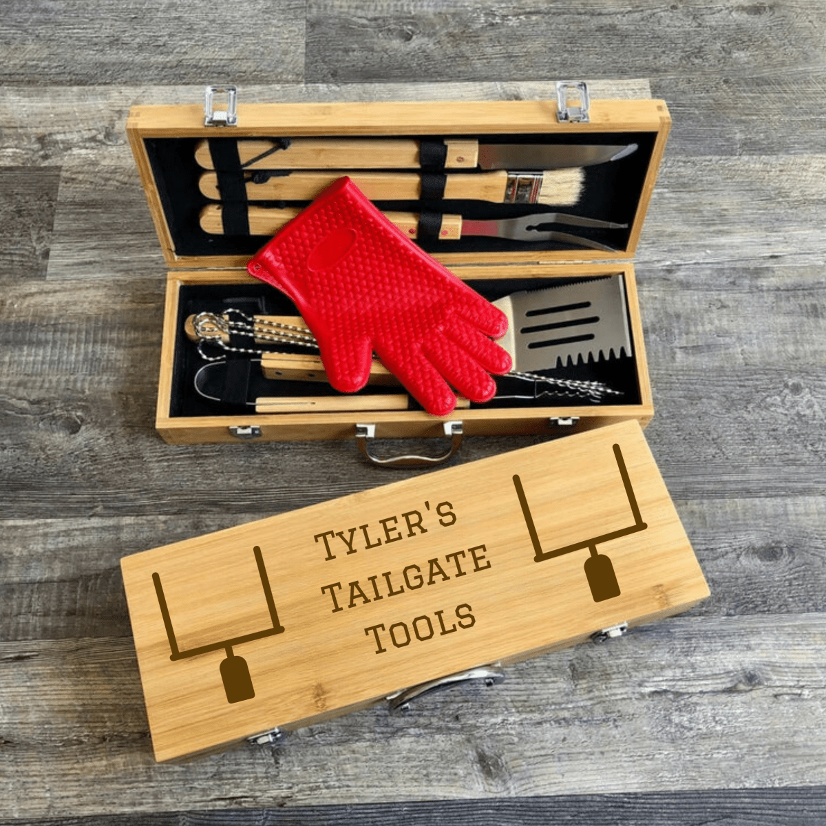 Tailgate Tools personalized BBQ grill set showing goal posts engraving design